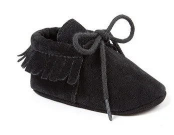 Pair of baby shoes with tassel and polychromatic sanding finish in a colourful pattern on soft sole