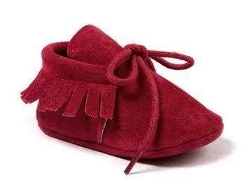 Pair of baby shoes with tassel and polychromatic sanding finish in a colourful pattern on soft sole