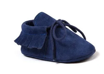 Pair of baby shoes with tassel and polychromatic sanding finish in a colourful pattern on soft sole
