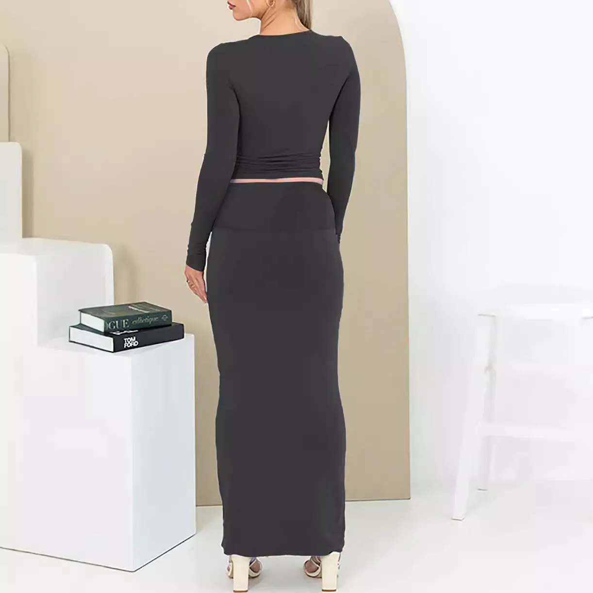 Women's slim fit autumn two-piece suit with three-quarter sleeves and long skirt