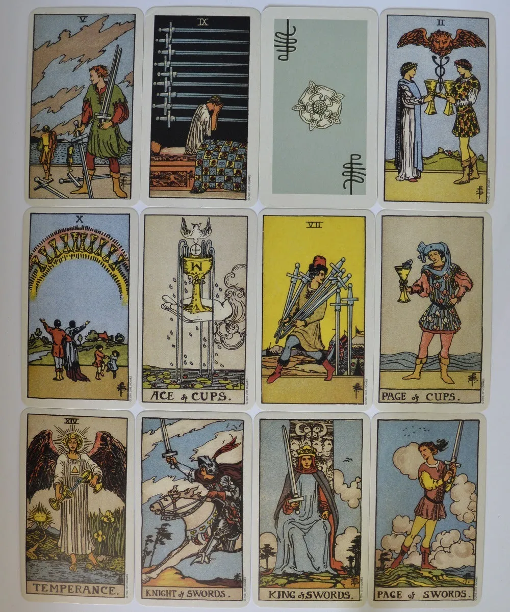 78-card tarot deck in English with black back and 49x49cm flannel tablecloth on wooden table