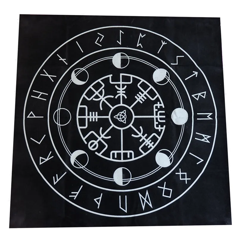 78-card tarot deck in English with black back and 49x49cm flannel tablecloth on wooden table