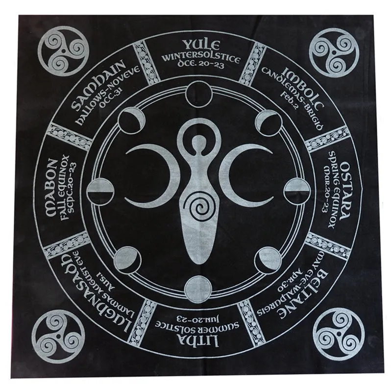 78-card tarot deck in English with black back and 49x49cm flannel tablecloth on wooden table
