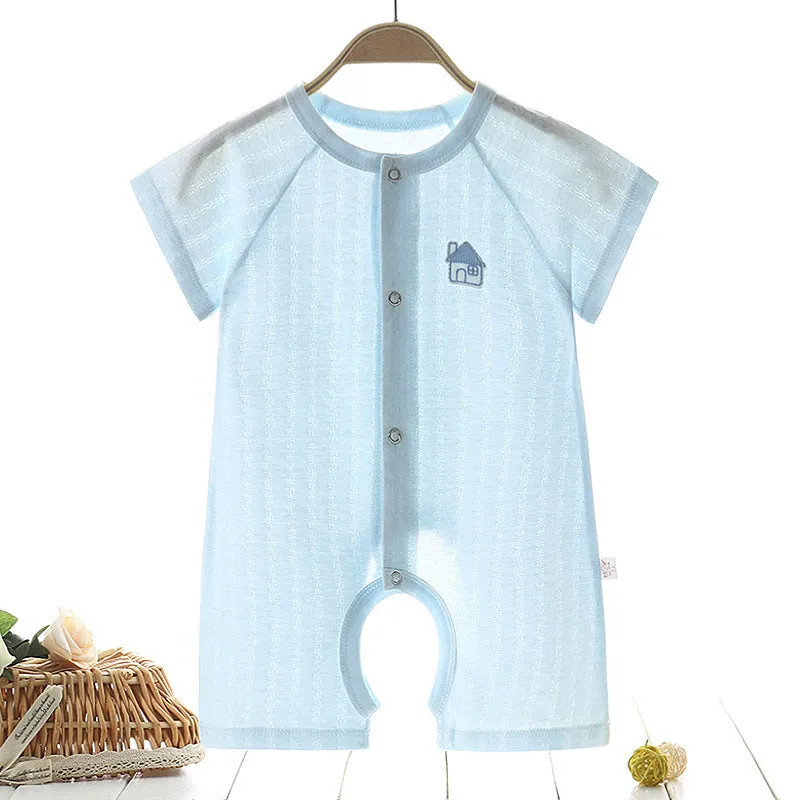 Baby summer pure cotton short sleeve one-piece romper in white with closed-fly crotch