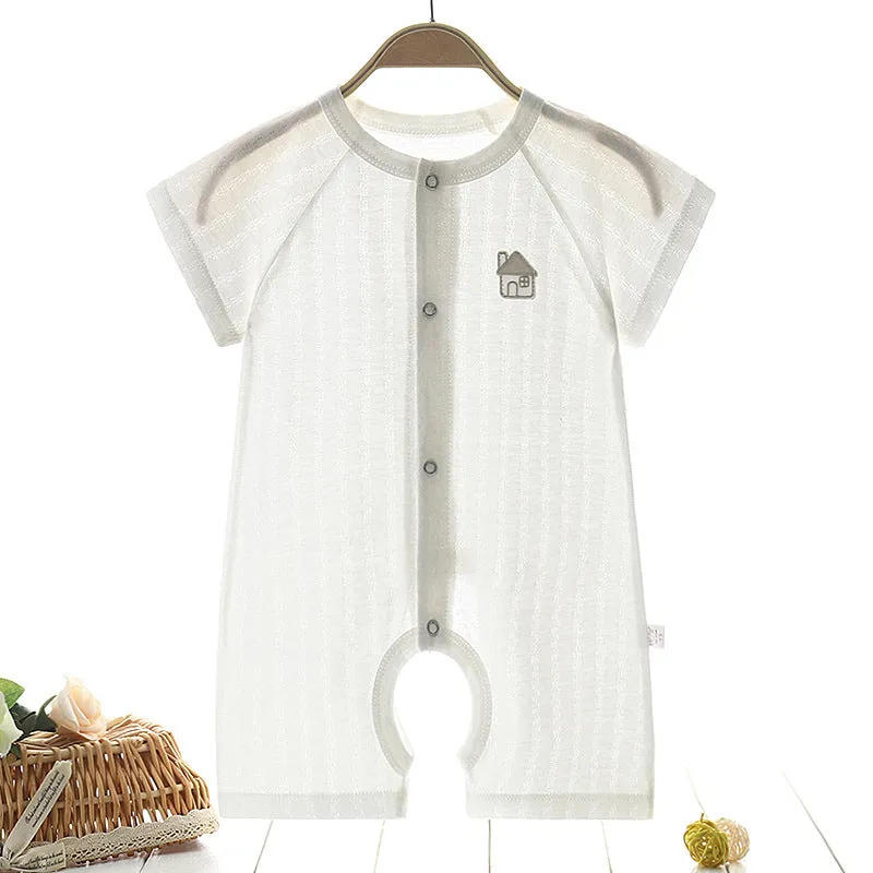Baby summer pure cotton short sleeve one-piece romper in white with closed-fly crotch