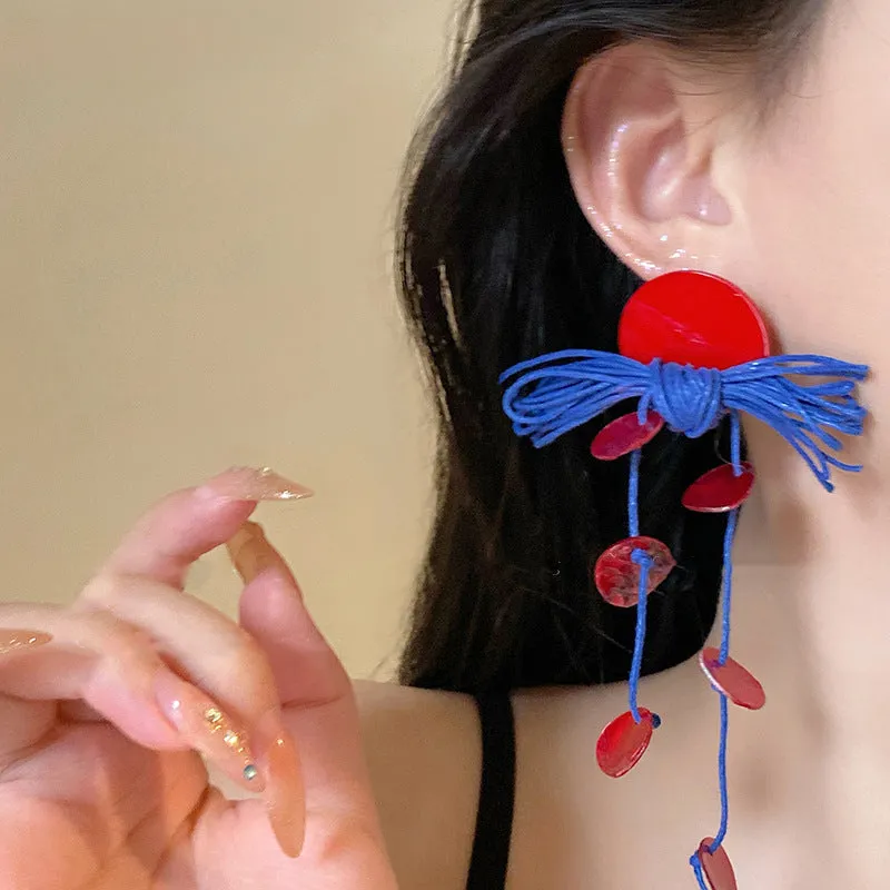 Women's geometric earrings with blue resin flower decoration and silver needle setting