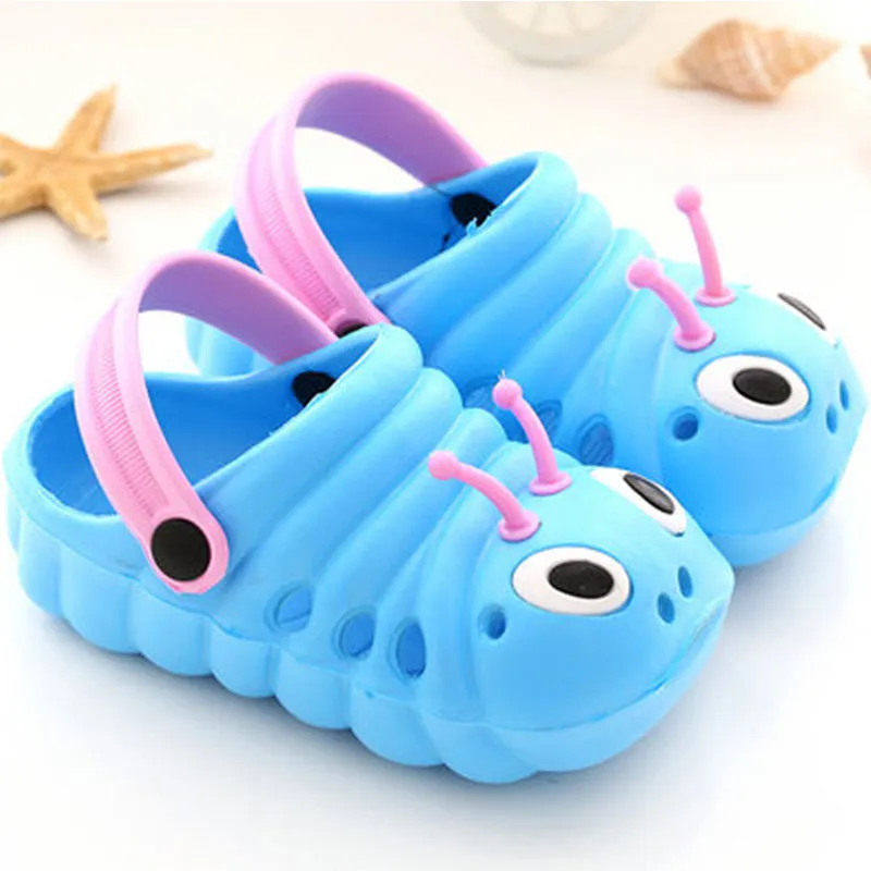 Children's EVA foam sandals in pink, blue, green, and yellow – lightweight beach shoes with slip-on design