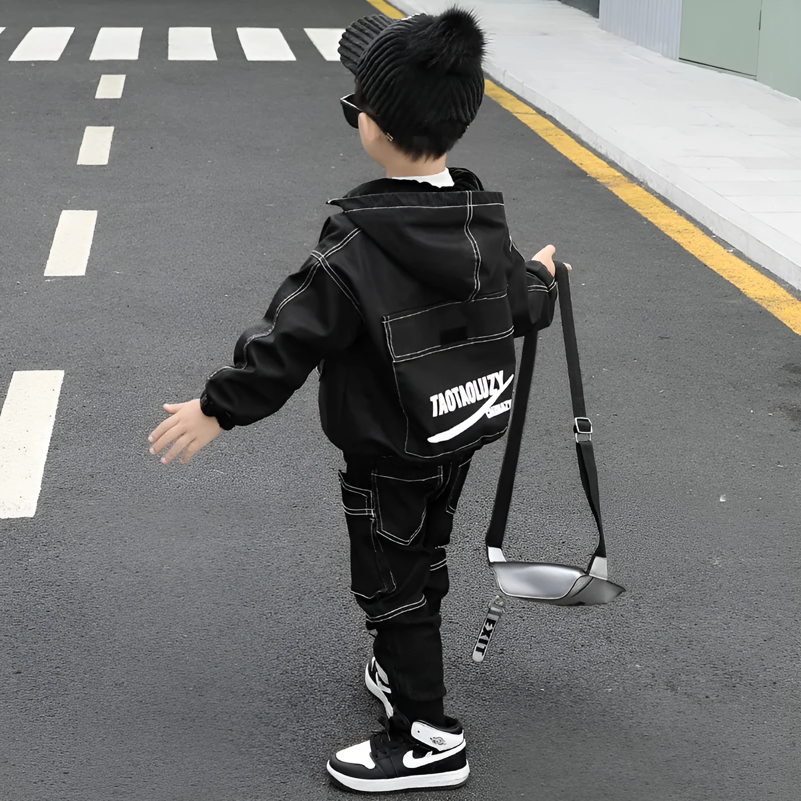 Korean-style plain black cotton jacket and jeans suit for little boys sizes 90 to 140 cm
