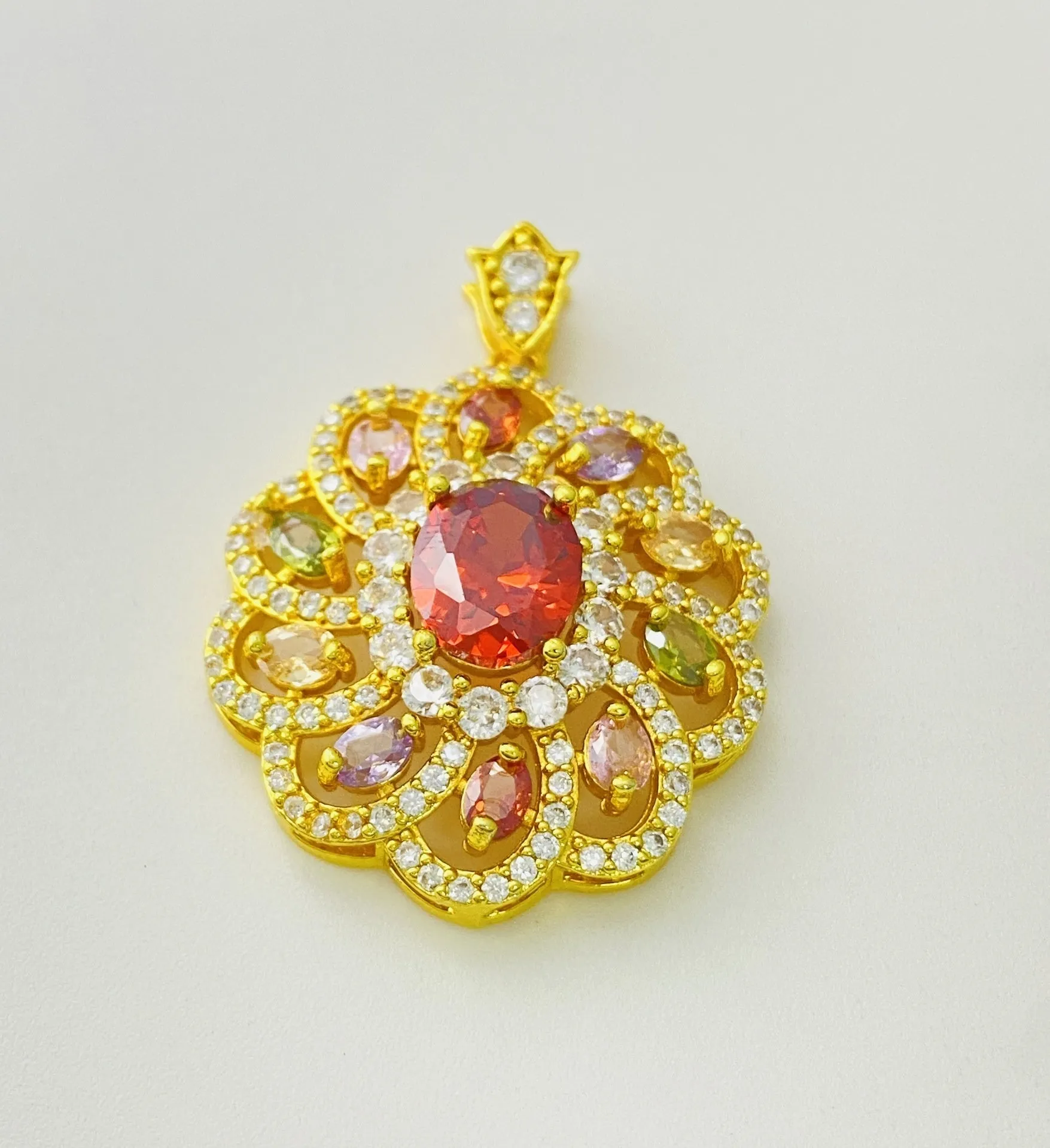 Close-up of a women's flower-shaped zircon pendant necklace in a gold electroplated finish.