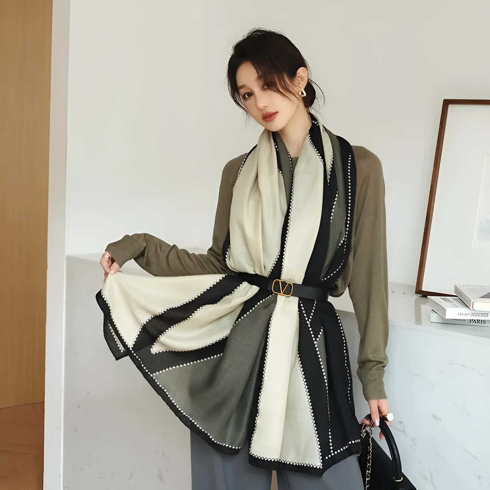 Women's polyester scarf with printed design measuring 180cm by 90cm for autumn wear