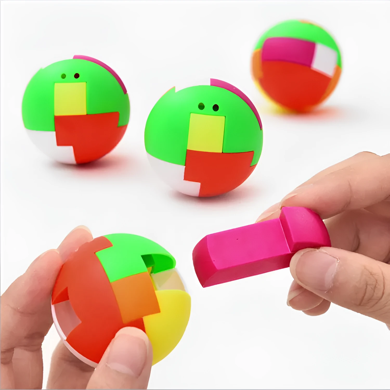Mini children's educational puzzle toy building blocks assembled into a 4.5cm ABS plastic ball, random colour