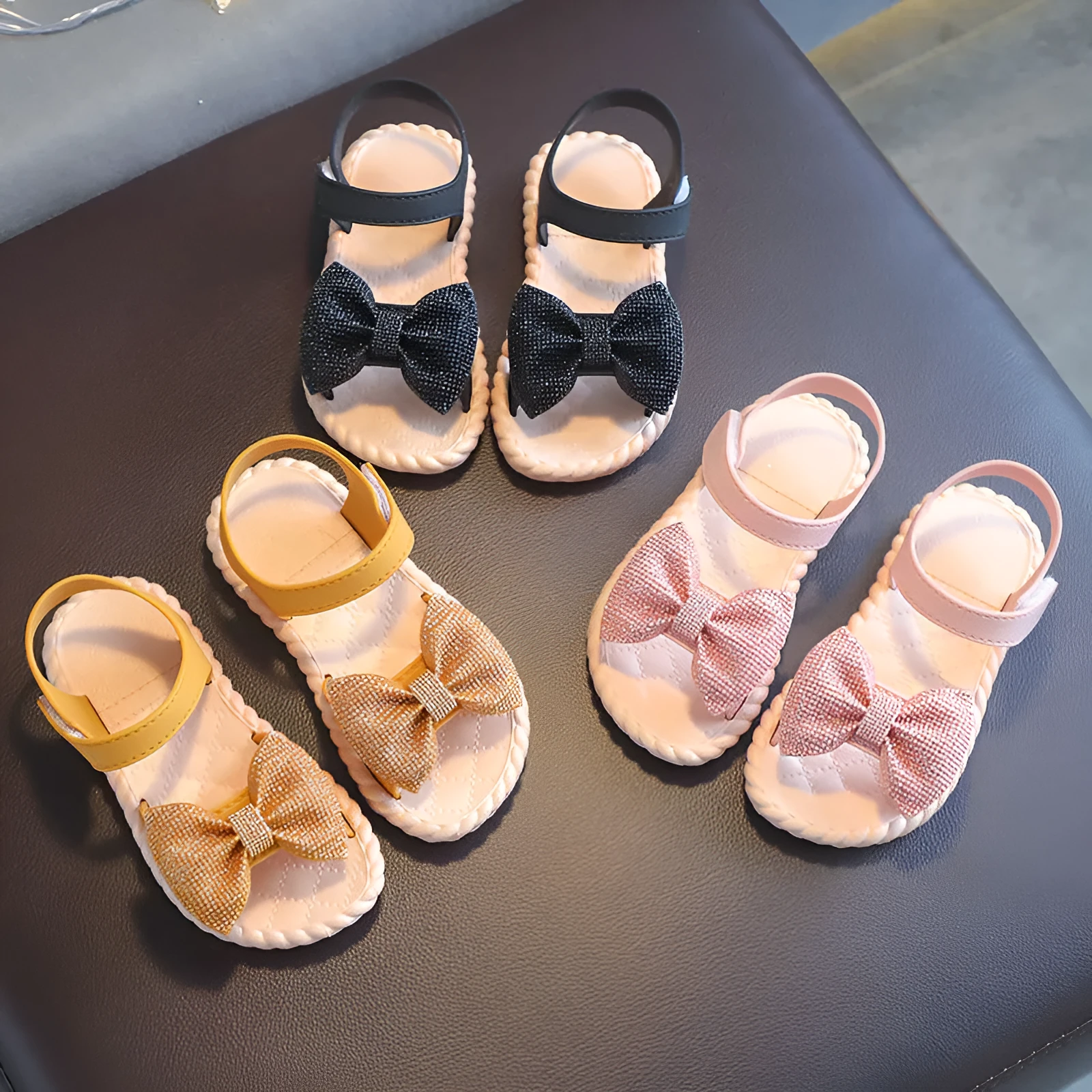 Girls princess open-toed beach sandals with Velcro fastening in pink colour