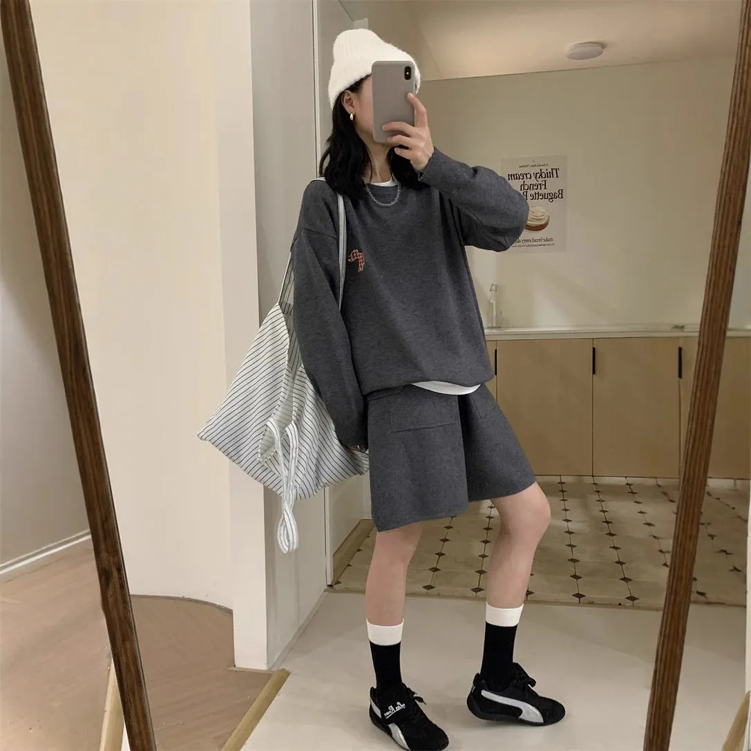 Women's casual knitted sweater and shorts suit with animal embroidery pattern in imitation cashmere fabric