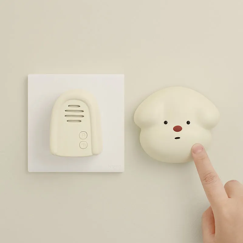 Wireless plug-in doorbell in milky yellow or white with self-generating battery-free technology