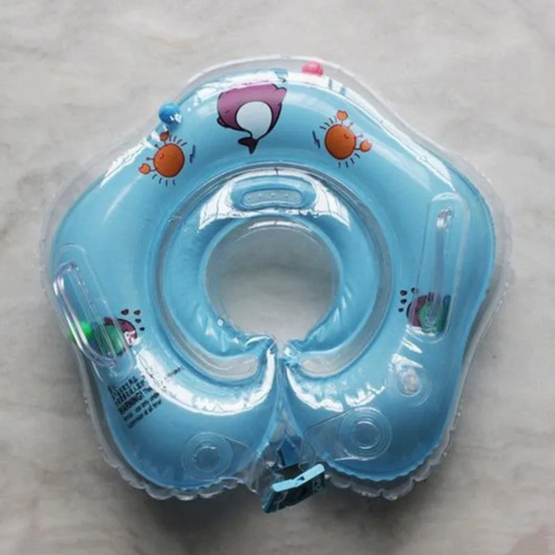 Baby neck swimming ring in green PVC with 40cm outer diameter and adjustable inner collar, floating on water