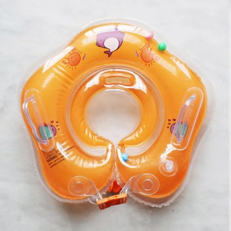 Baby neck swimming ring in green PVC with 40cm outer diameter and adjustable inner collar, floating on water
