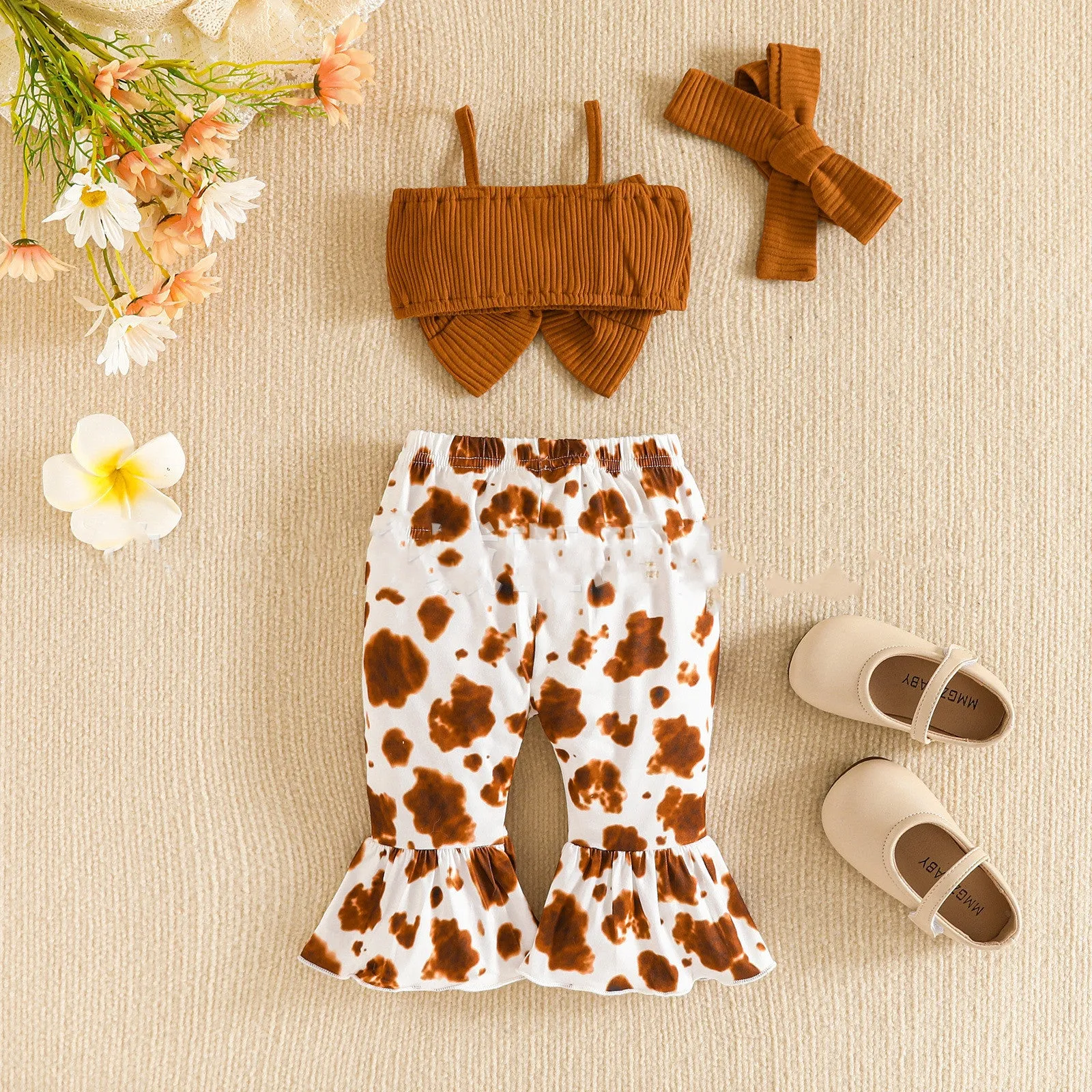 Girls' summer cotton bow suspenders short top and trousers suit set in beige with flower pattern