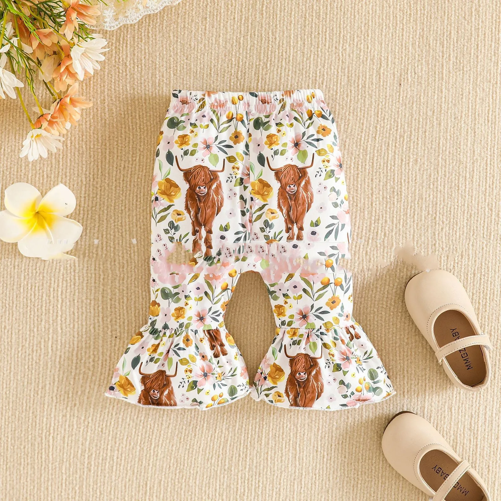 Girls' summer cotton bow suspenders short top and trousers suit set in beige with flower pattern
