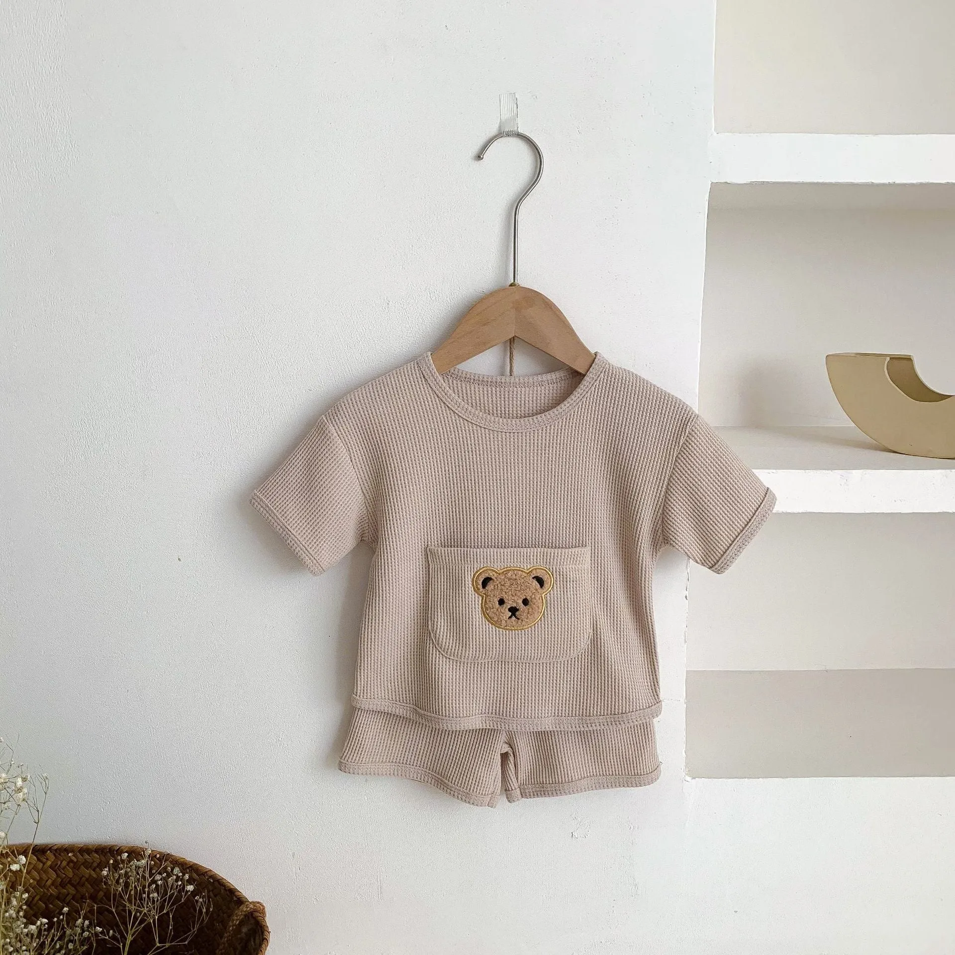 Unisex baby summer two-piece cotton bear top and shorts suit in beige