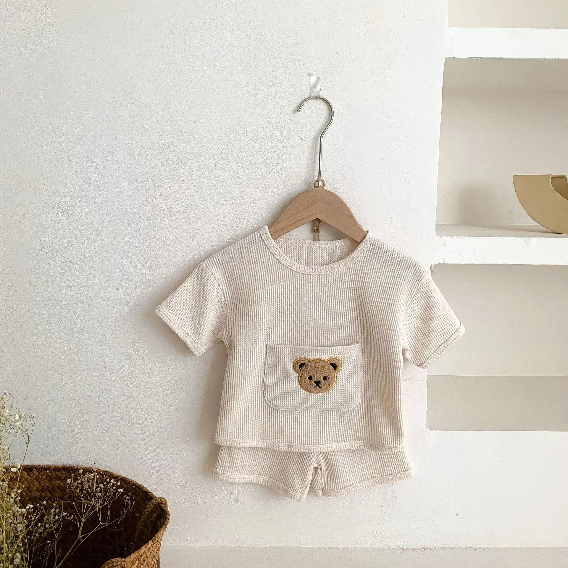 Unisex baby summer two-piece cotton bear top and shorts suit in beige