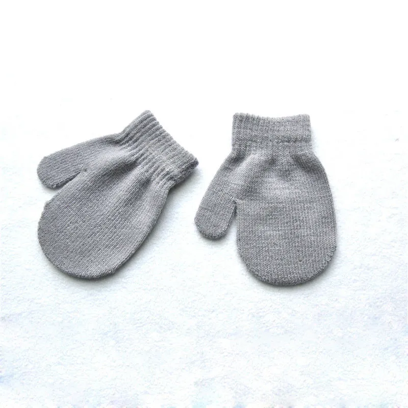 New winter warm knit gloves for children aged 5-11 in jacquard monochrome finish, colours Black Blue Grey Red White