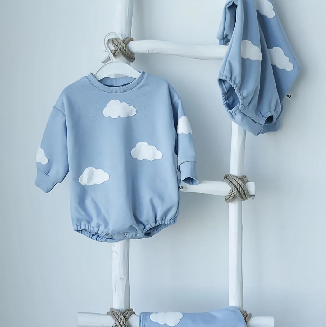 Newborn baby cotton onesie with blue three-dimensional cloud print, hidden front closure, short sleeves, suitable for 59-90cm