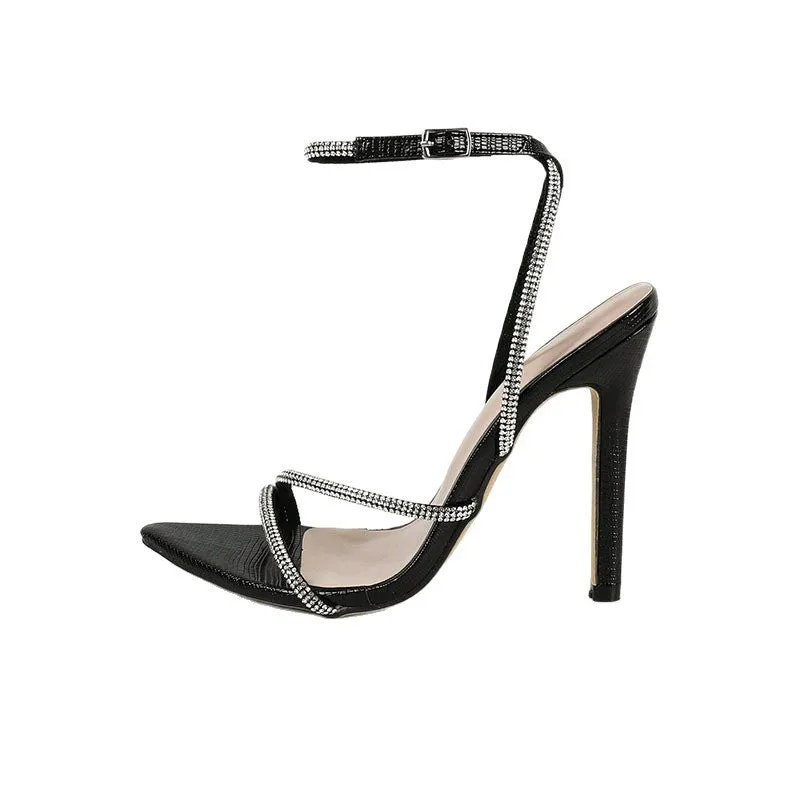 Summer women's cross strap pointed toe open toe sandals in black with rubber sole