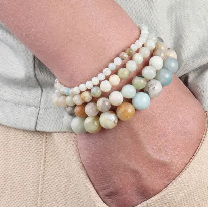 Handmade natural stone beaded bracelet with shiny Amazon finish in bohemian style
