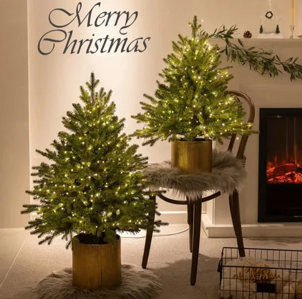 Langsen Crafts 45cm pre-lit flame retardant Christmas tree with 100 lights on black wire