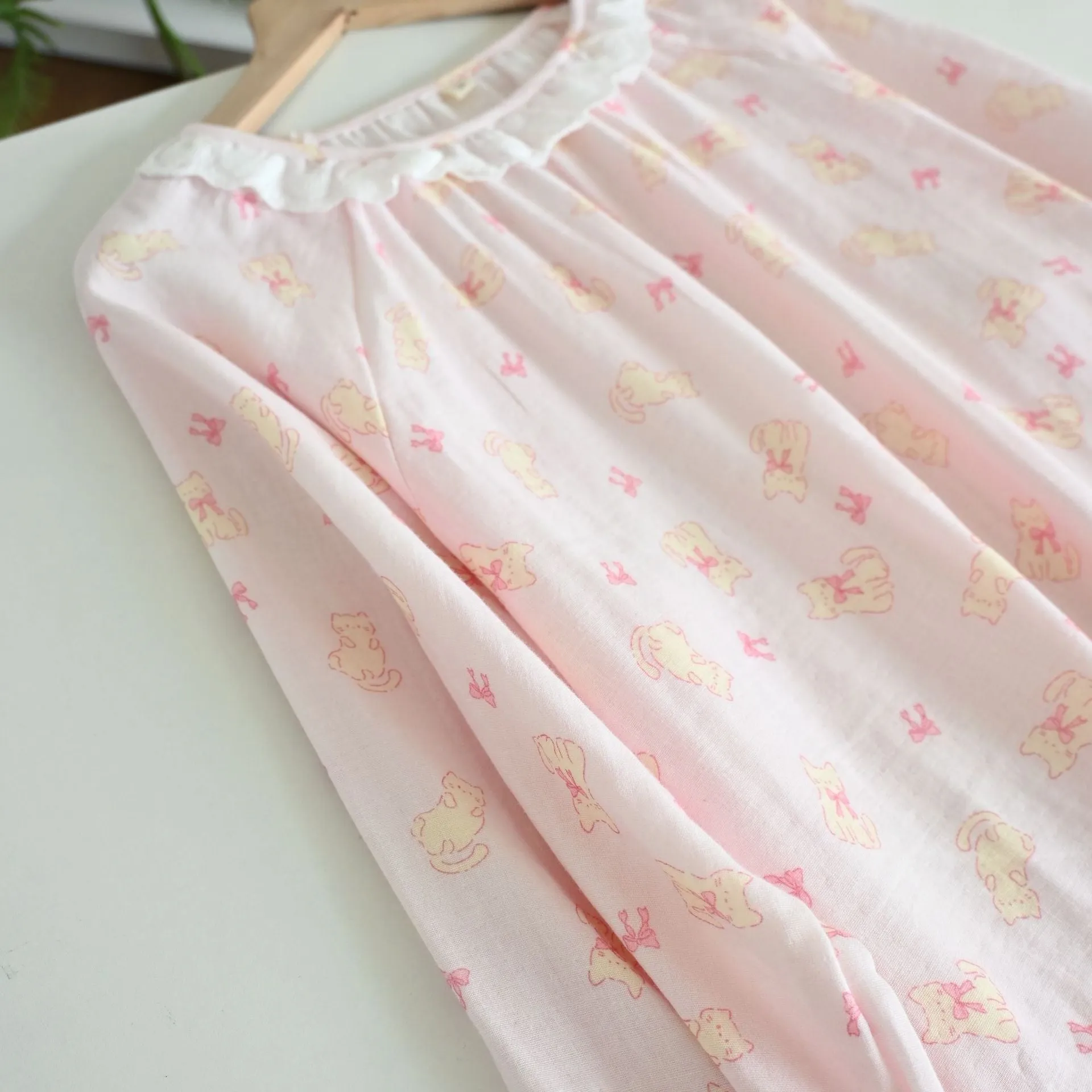 Long sleeve nightdress in thin loose soft fabric with gentleman cat pattern