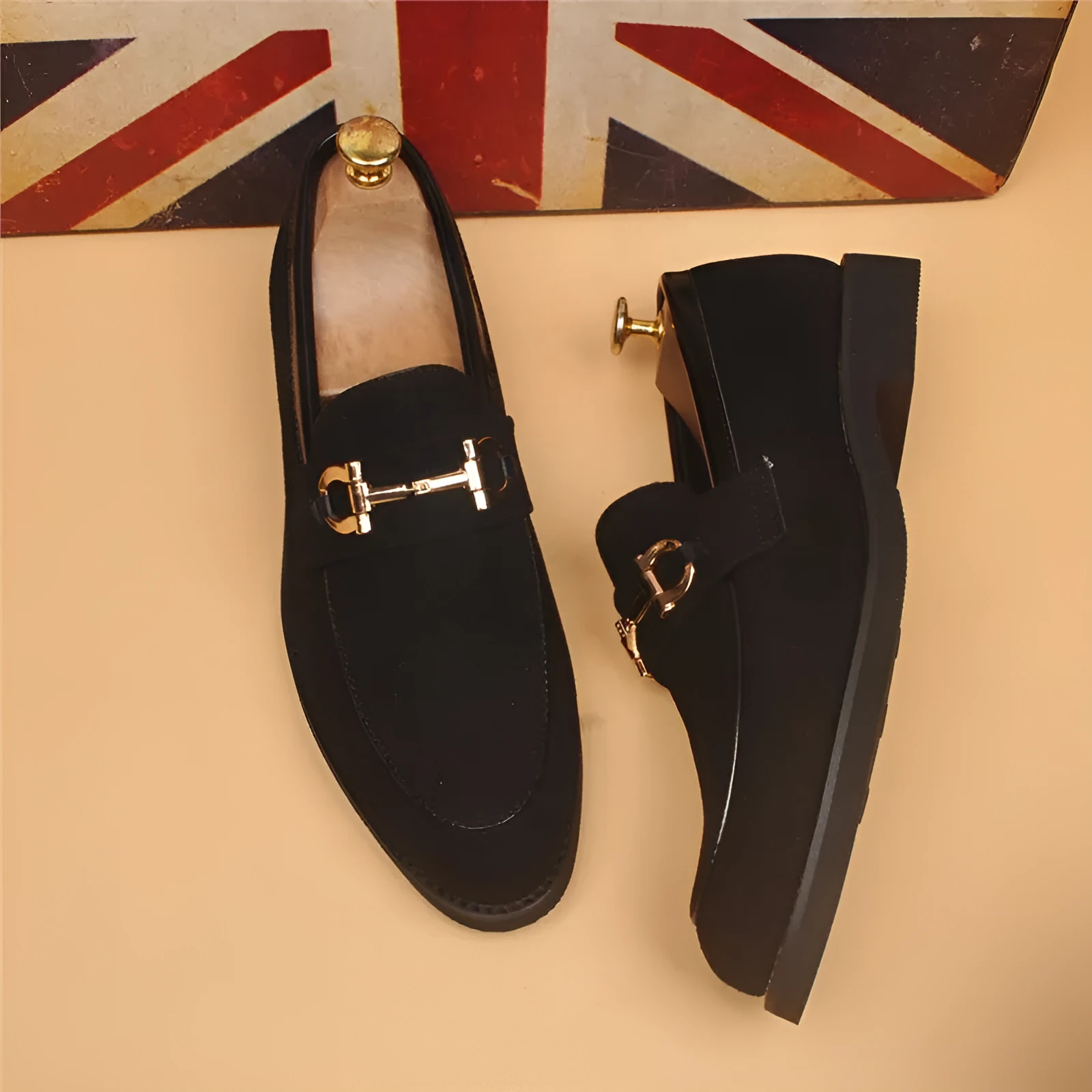 Men's black pointed toe casual leather shoes with low-top design and lace-up closure