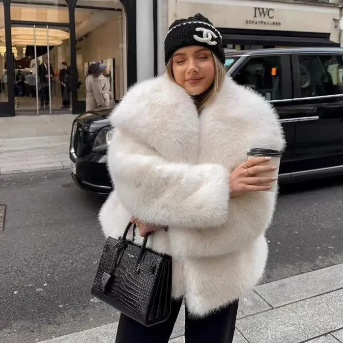 Women's artificial fur coat with large lapel and pockets in high quality white colour, street-fashion style long sleeves