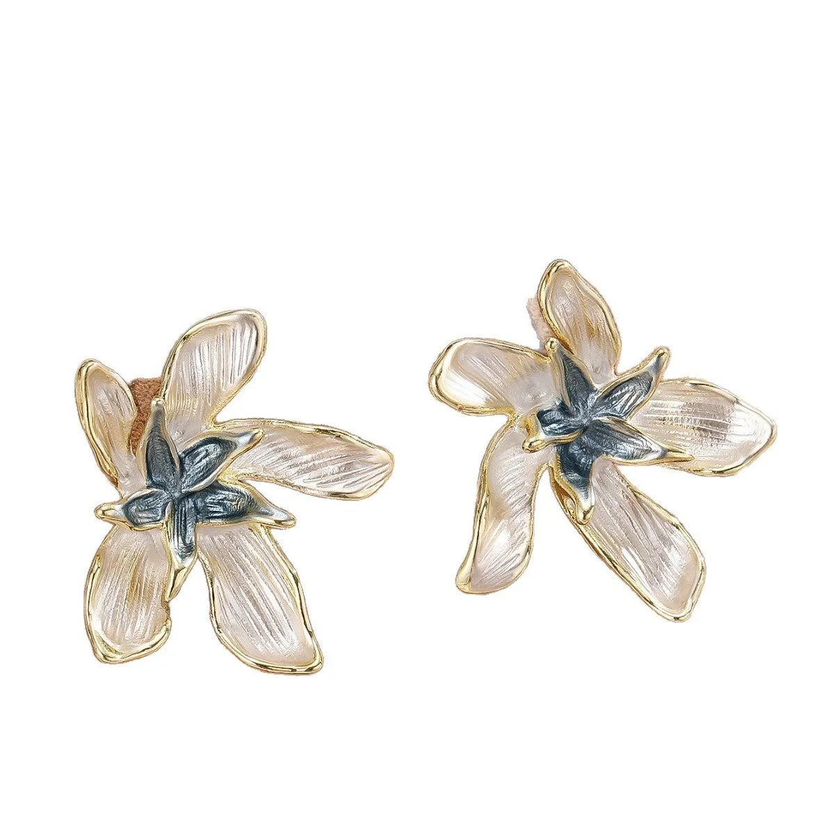 Antique style petal shaped alloy earrings for women Style1 pair on display