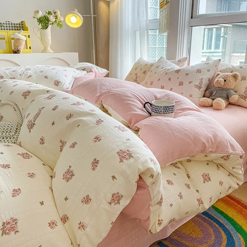 Aerobic jacquard cloud yarn four-piece bedding set with quilt cover, sheet, and pillowcases in a soft pattern.