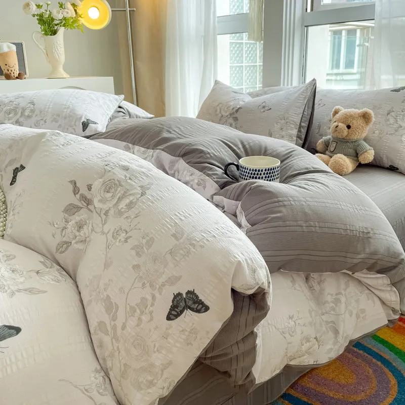 Aerobic jacquard cloud yarn four-piece bedding set with quilt cover, sheet, and pillowcases in a soft pattern.