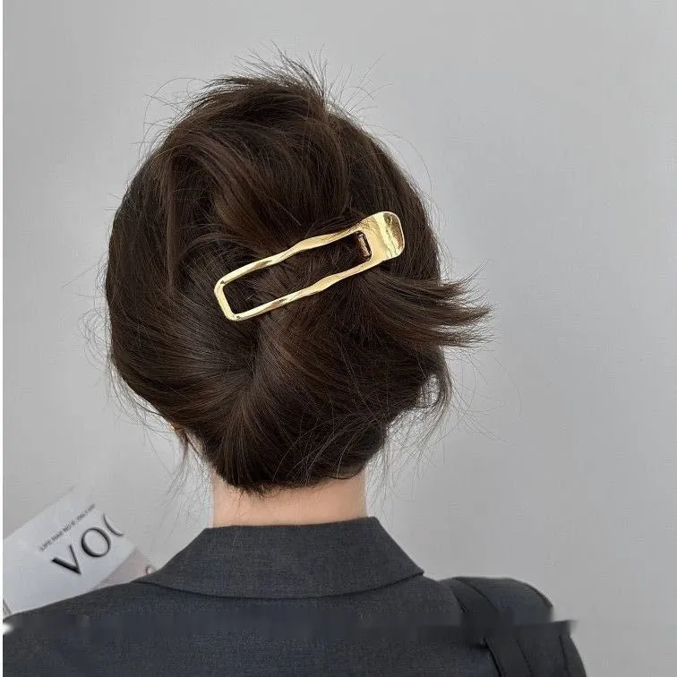 Women's zinc alloy hair barrette in gold colour with triangle shape