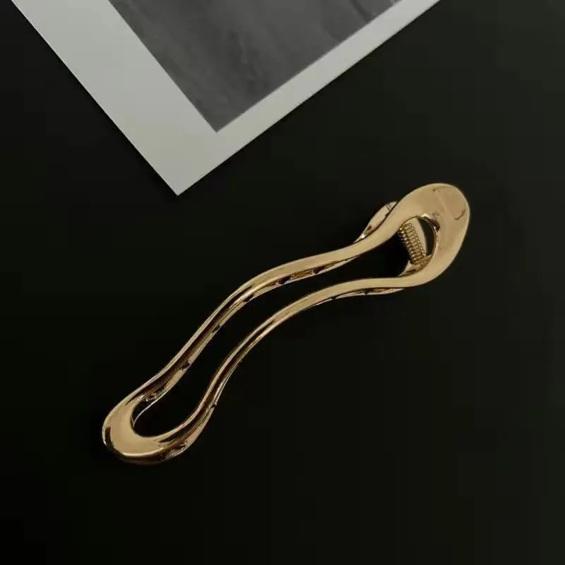 Women's zinc alloy hair barrette in gold colour with triangle shape
