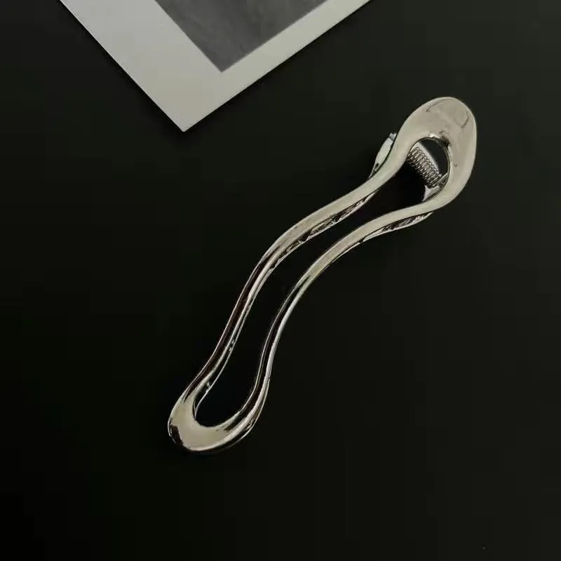 Women's zinc alloy hair barrette in gold colour with triangle shape