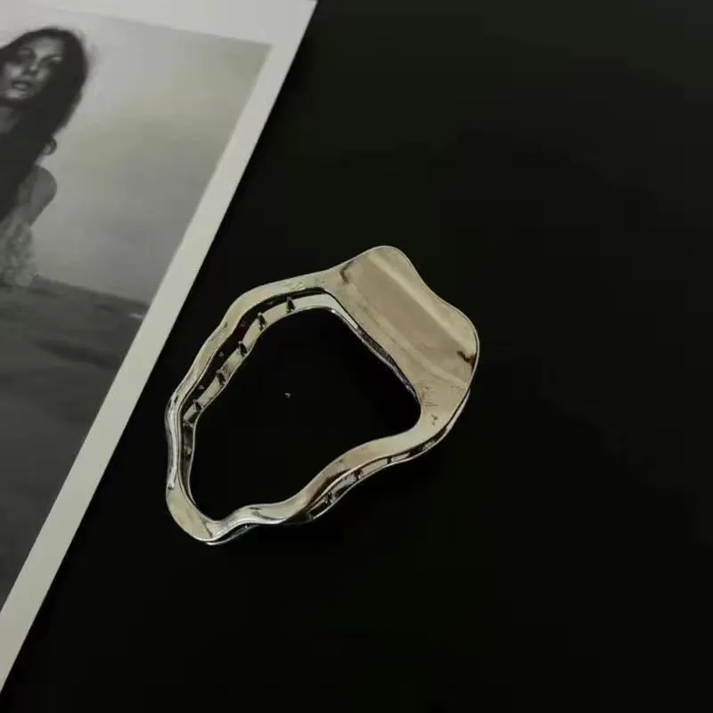 Women's zinc alloy hair barrette in gold colour with triangle shape