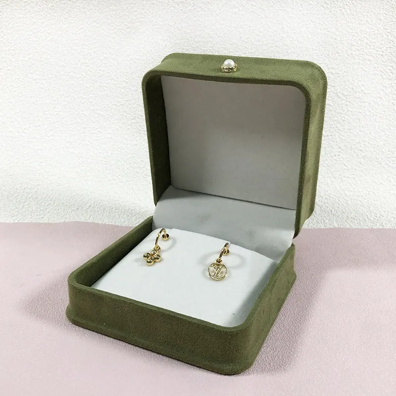 Fashion flannel waist-tight jewellery box with pearl buckle in light green for ring storage