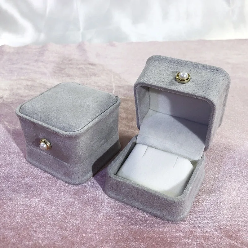 Fashion flannel waist-tight jewellery box with pearl buckle in light green for ring storage