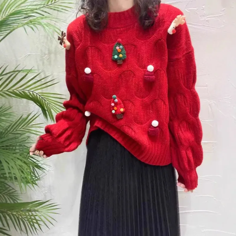 Western style loose slimming sweater top in white with long sleeves and pullover design