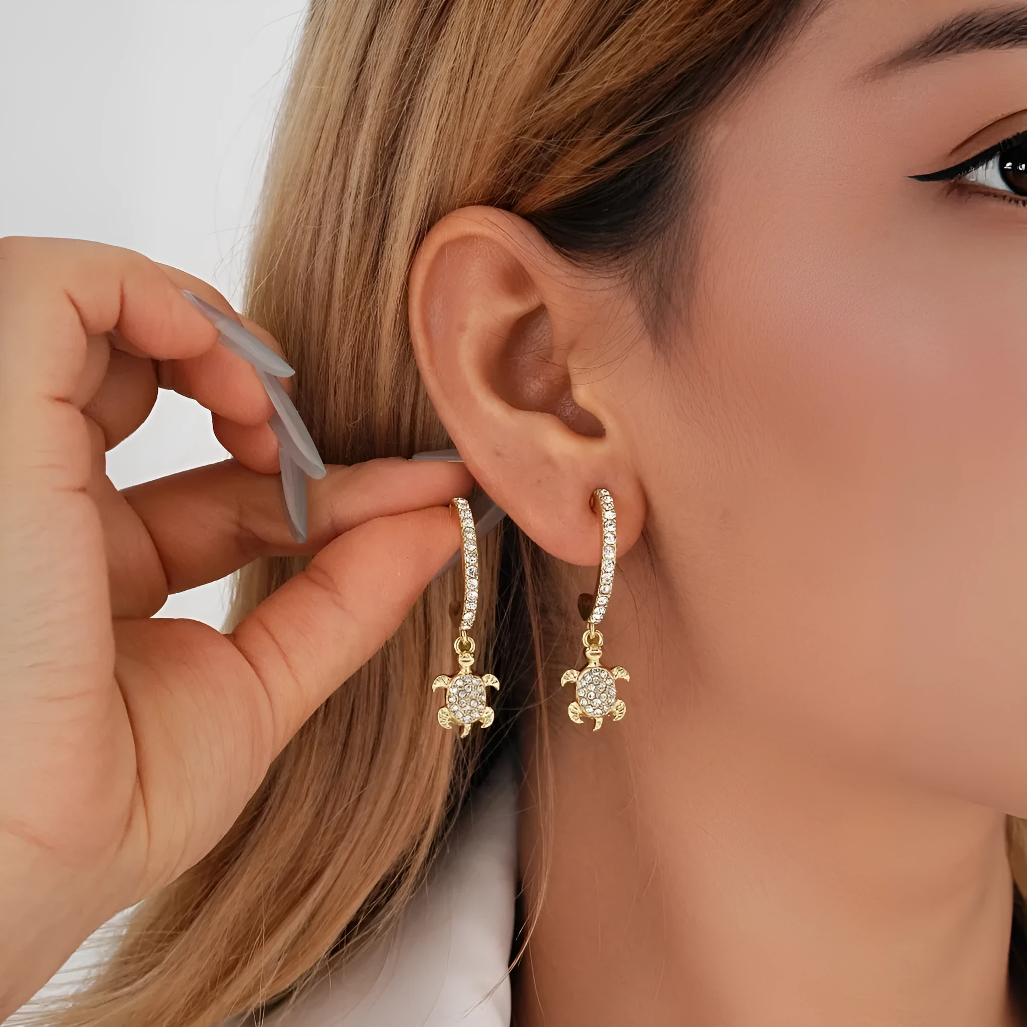 Ladies' geometric irregular light luxury retro niche earrings in gold-tone finish, set of four styles