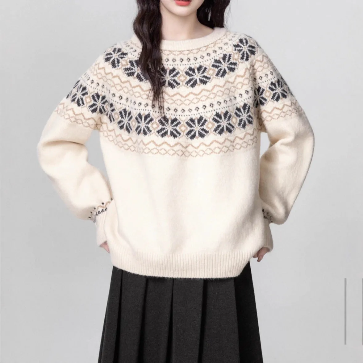 Women's milky white vintage fair island geometric knit pullover sweater with a crew neck and long sleeves.