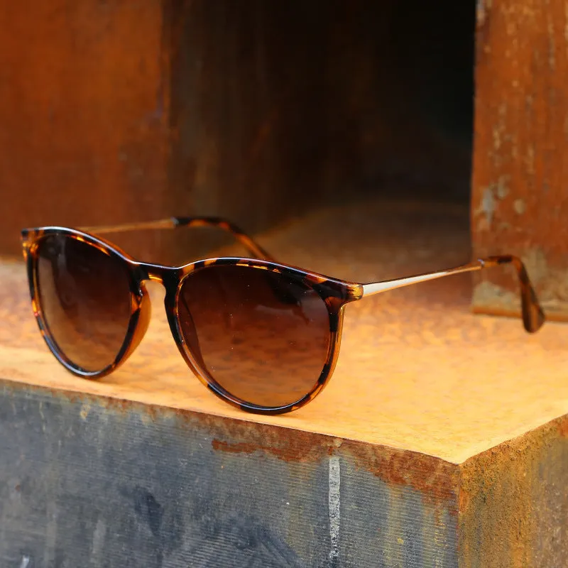 Fashion retro polarised sunglasses with UV400 protection and plastic full frame in C1 bright black with black grey lens