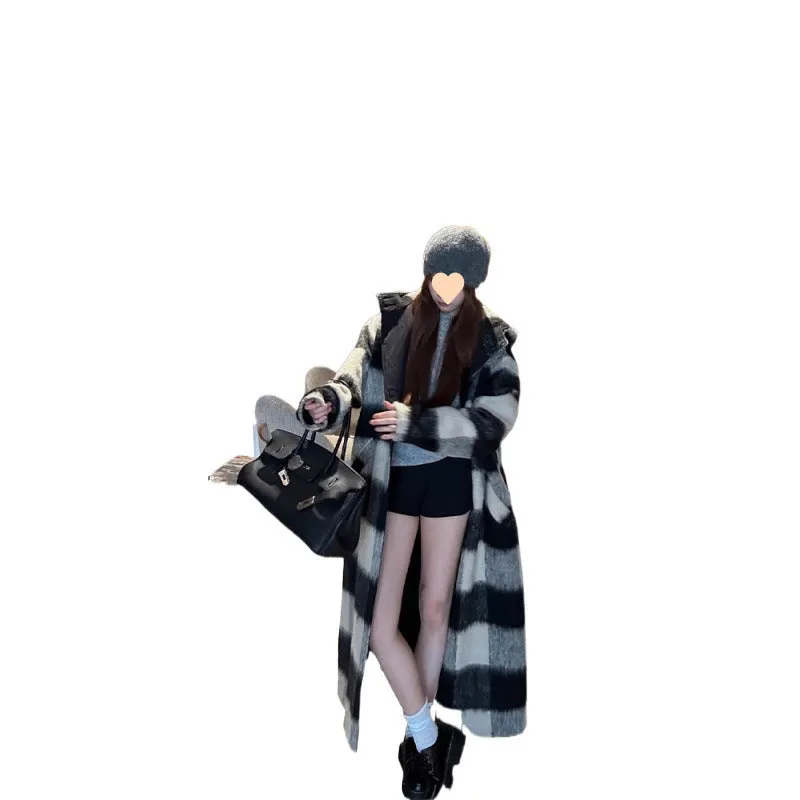 Season warm woolen coat mid-length loose fit polyester plaid cloak in beige black winter outerwear