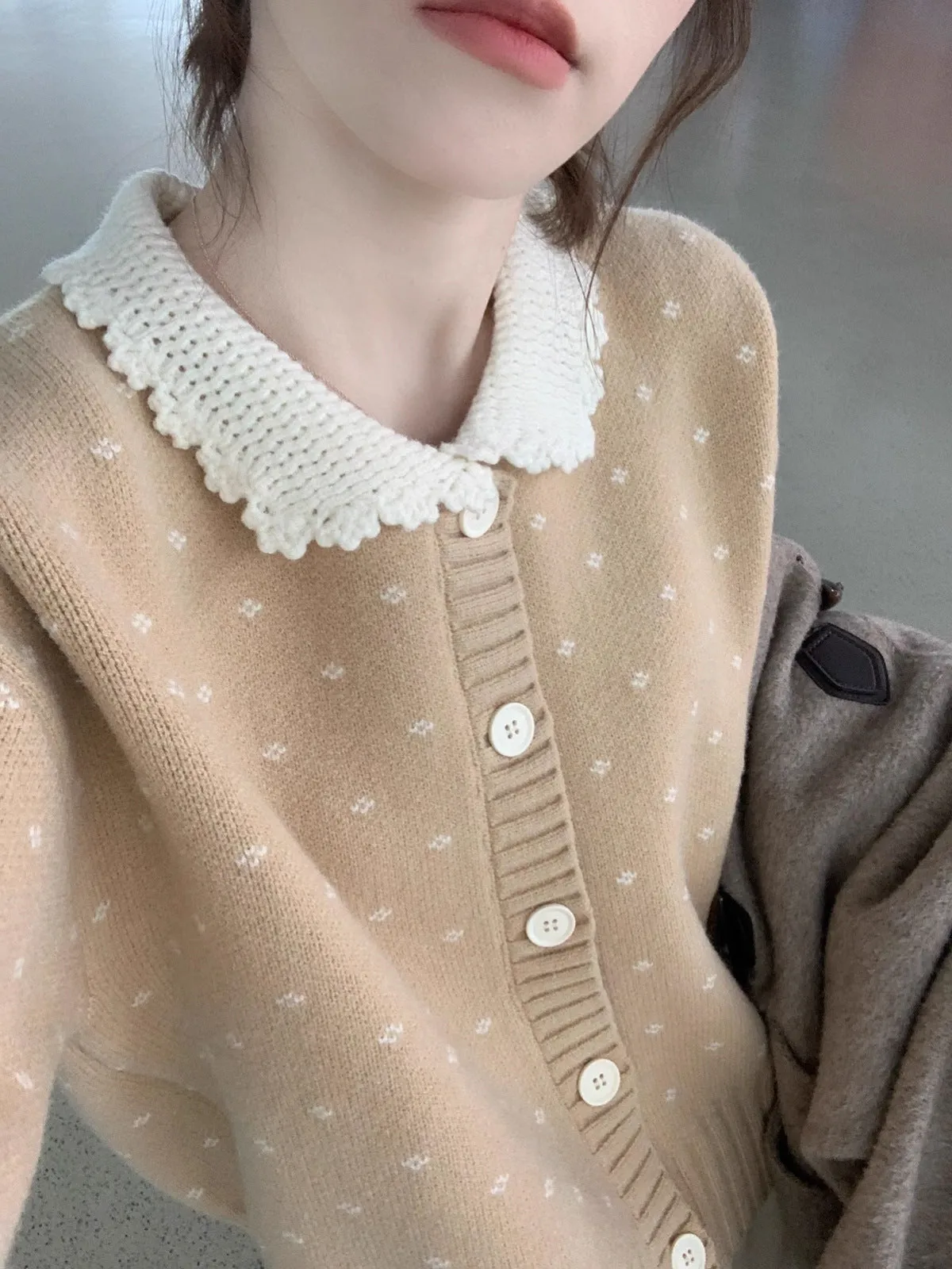 Retro Peter Pan collar knitted cardigan coat with floral embroidery in navy blue colour