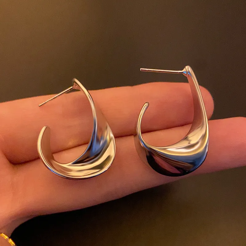 Twisted geometric metal earrings with circular design in gold or silver electroplated finish