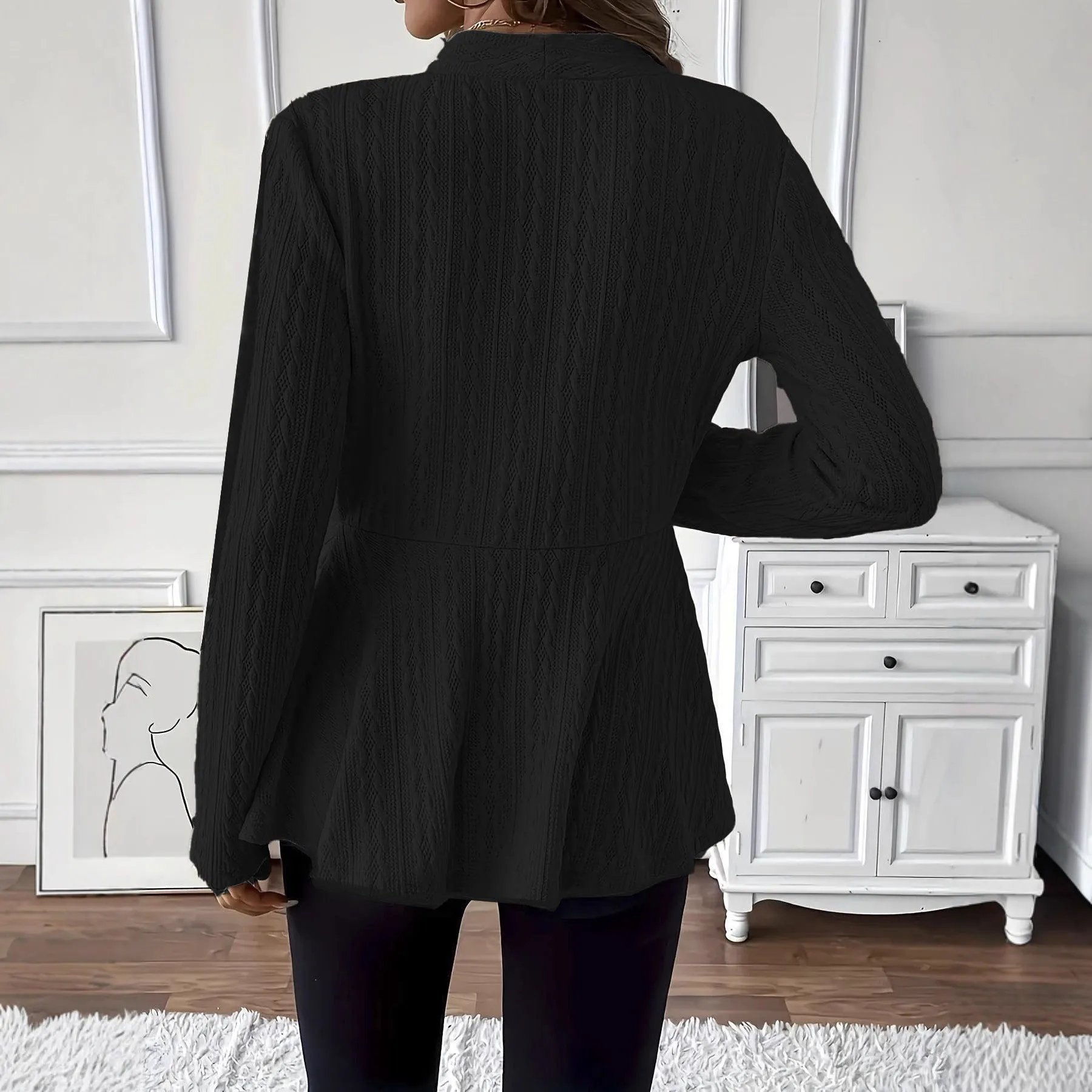 Women's solid colour jacquard patterned knitted cardigan with single button closure