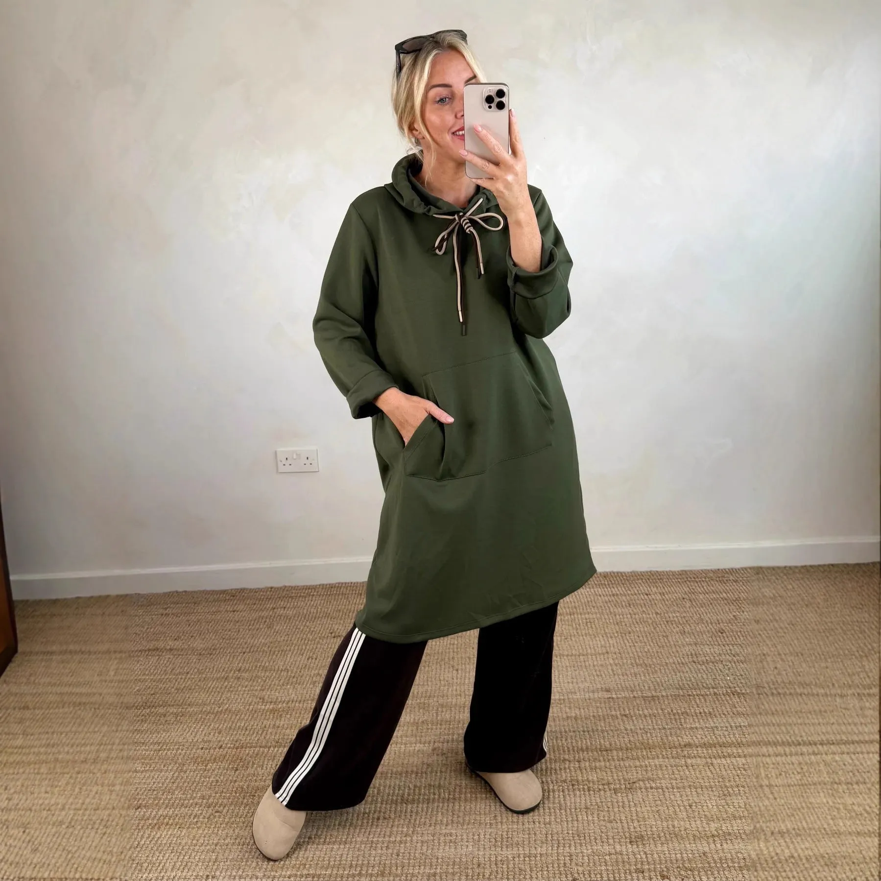 Women's loose oversized knit hooded maxi dress with pockets in solid colour, polyester construction